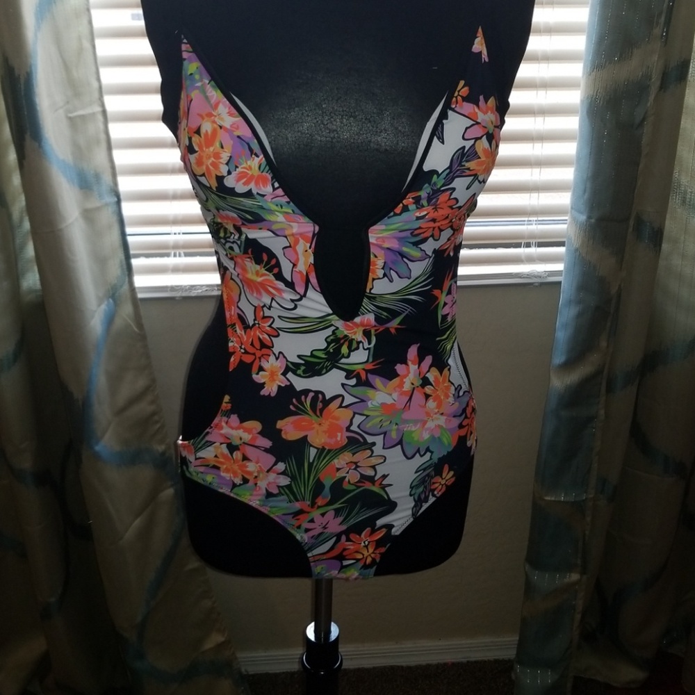 Nwt Bathing suit